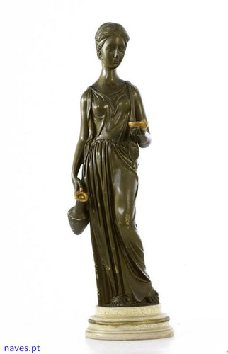 Estatueta Figura Feminina em Resina