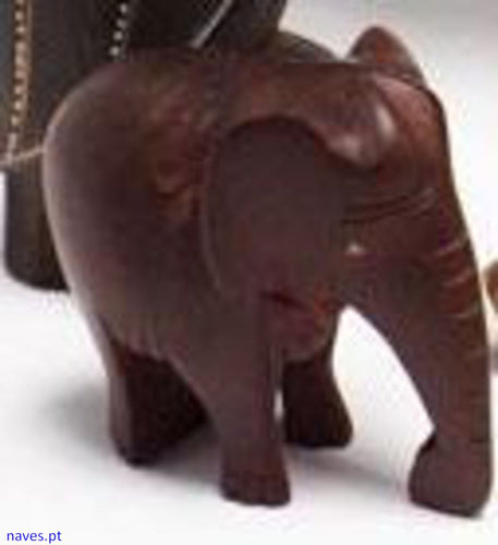Peça Decorativa de Elefante Entalhado à Mão