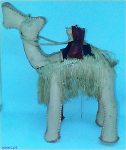 Camelo feito em Pele, com Apetrechos