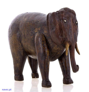 Escultura Vintage em Madeira Entalhada "Elefante"